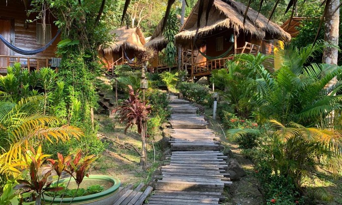 Bai Lan Resort | LITTLE EDEN Bungalows