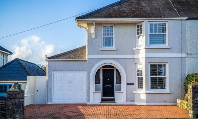 Tenby House | Little Glen - 3 Bedroom Holiday Home - Tenby