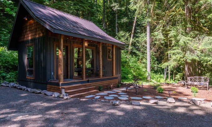 Marmot Cabin | Little House On The Mountain-ZigZag Mountain View