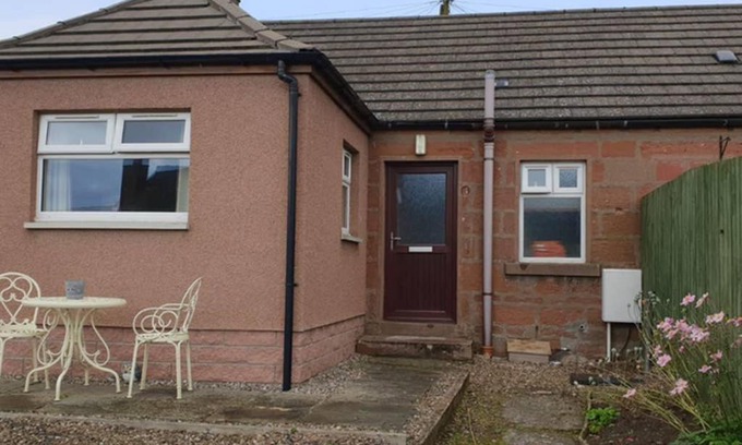 Kirriemuir House | Little Red Kirriemuir