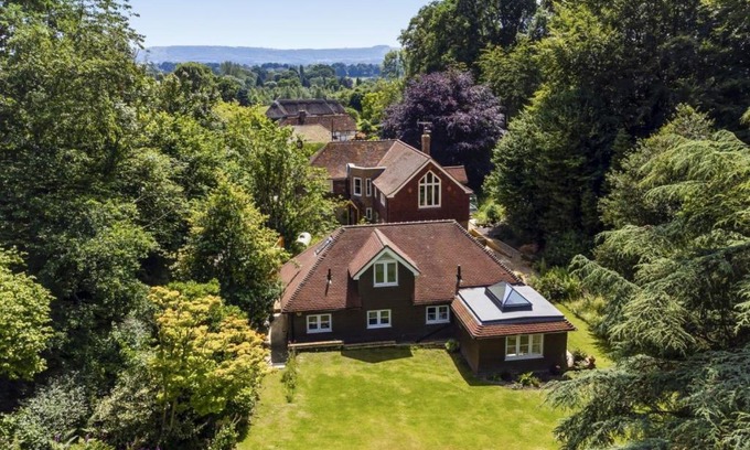 Pulborough House | Little Vintners by inspirestays-com