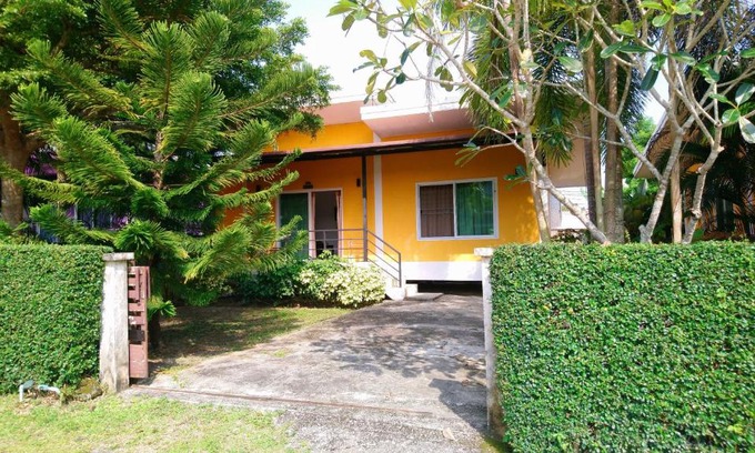 Krabi House | Little Yellow House- AoNang