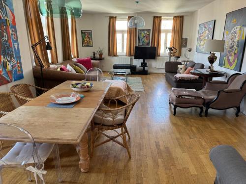 Prague 7 Apartment | Live at home in a popular large Prague apartment