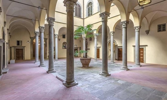 Santa Croce Apartment | Live in the Renaissance with Modern Comforts - few steps from Uffizi Gallery