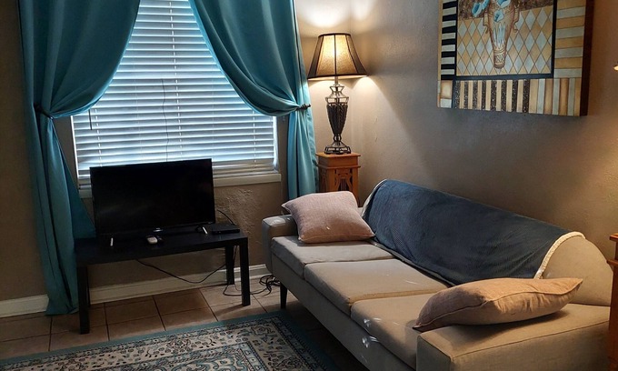 Englewood House | Live Like A Native Quiet Neighborhood Close To Downtown-Duplex