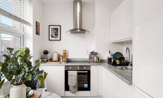 Burnt Oak Apartment | Livestay Modern Apartment in Burnt Oak London