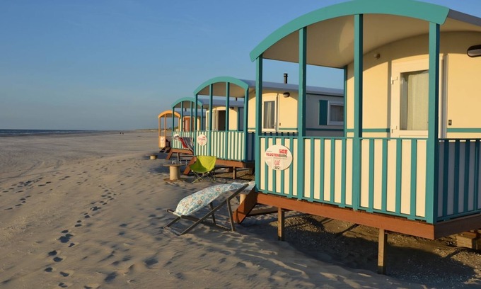 's-Gravenzande House | Living Van on the Beach with Sea Views