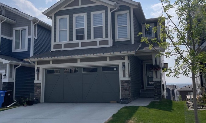 Calgary House | Livingston Two Bedrooms Suite