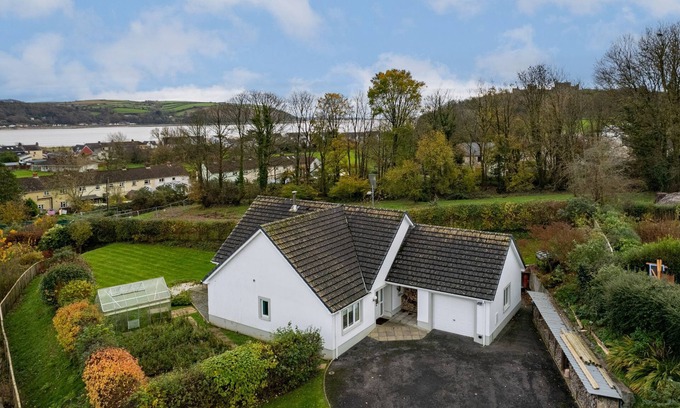 Llansteffan Cottage | Llais Y Mor, A Family, pet friendly home with Coastal Views