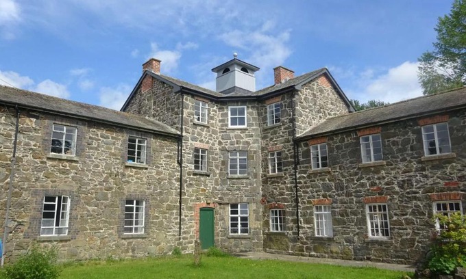 Llanfyllin Hostel | Llanfyllin Workhouse - Y Dolydd