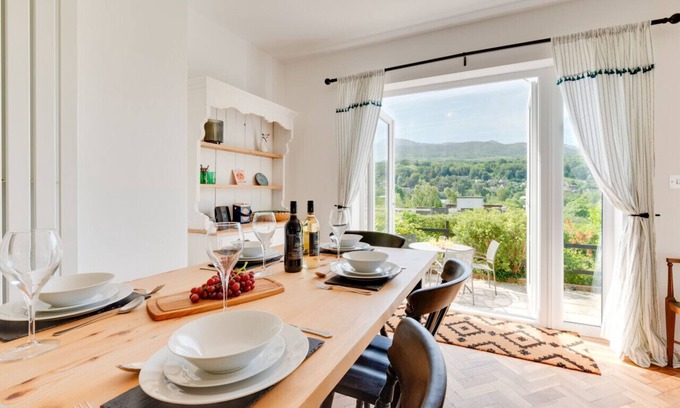 Dolgellau House | Llety Heulog - Three Bedroom House, Sleeps 6