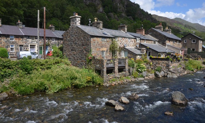 Beddgelert Cottage | Llety is in a stunning riverside location in beautiful Beddgelert.