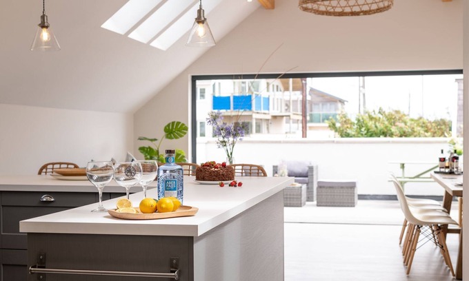 Rhosneigr House | Llys Y Celeste: 5 bedroom pet-friendly holiday home in Rhosneigr