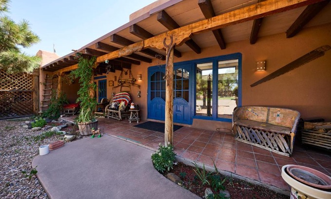 Alamedan Valley Bed & Breakfast | Loba Luna-Come Home To Enchantment
