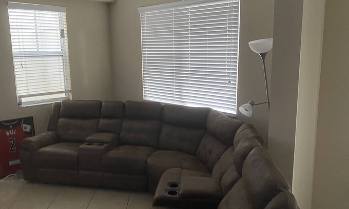 Miramar House | located 10 mins away from hard rock stadium. townhome near outlets and dining