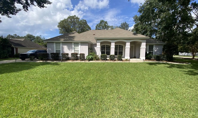 Tallahassee House | Located 9 miles east of Doak Campbell Stadium