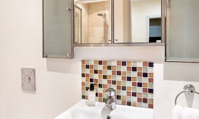 Harrogate City Centre Apartment | Located in city centre, free parking onsite 2 bed
