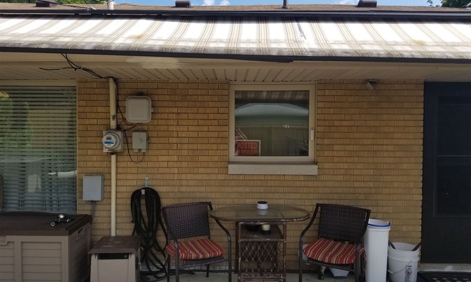 South Bend Apartment | Located Near Notre Dame and other local Colleges. Sleeps 3-4