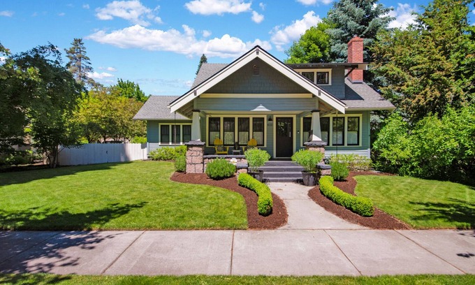 Old Bend House | Located on Bend's most sought after historic district street, provides the perfe