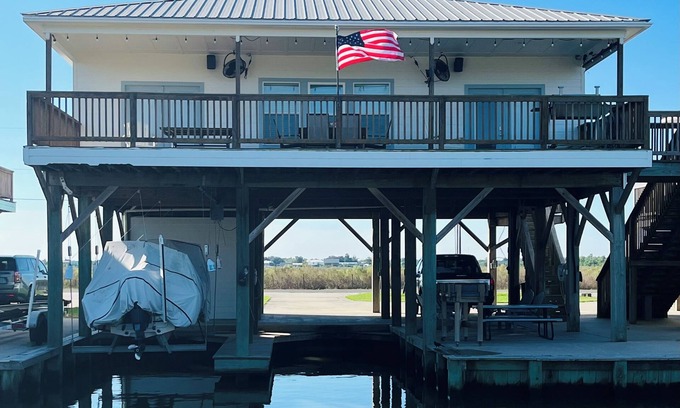 Hackberry House | Located on Private Canal 411 Lake Breeze