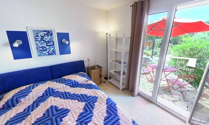 Flayosc Bed & Breakfast | Location Chambre Piscine Terrasse Jardin au Calme Petit Déjeuner Inclus