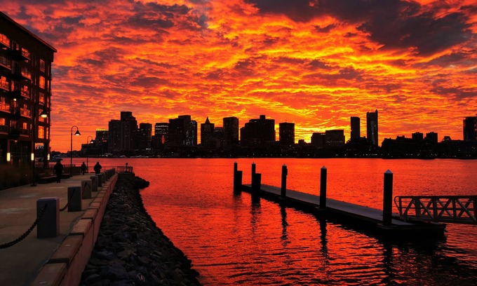 Central-Maverick Square - Paris Street Apartment | Location+Comfort+Convenience