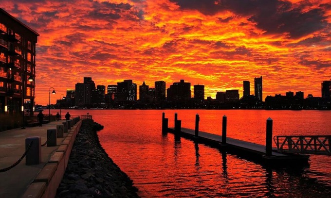 Central-Maverick Square - Paris Street Apartment | Location+Comfort+Convenience