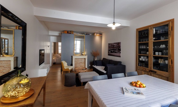 La Rochelle City Centre Apartment | Location les merciers: 5 people La Rochelle.