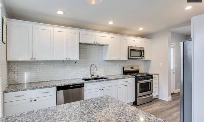 Clifton House | Location, Location - 2BR/1BA-Steps from Frankfort