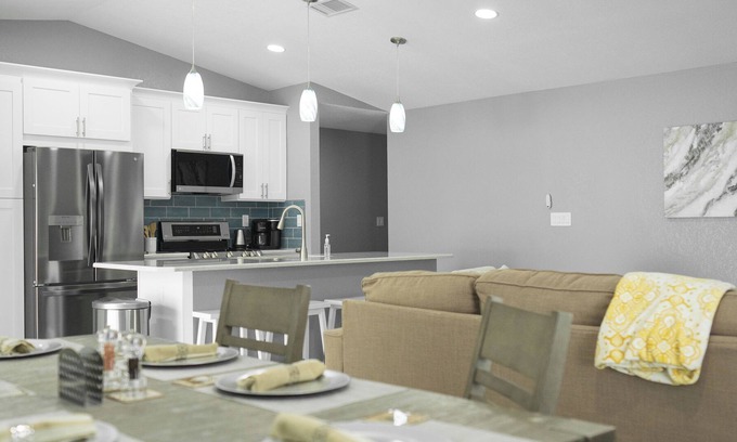 Carrollwood House | LOCATION LOCATION!! Cozy family friendly getaway in the heart of Tampa