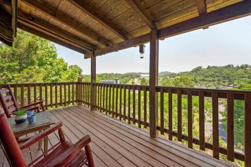 Gatlinburg - Pigeon Forge House | Location Smokies Log Cabin Hot Tub Fireplace