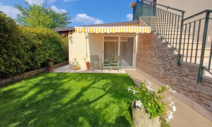 Ovest Apartment | Locazione turistica - monolocale su giardino