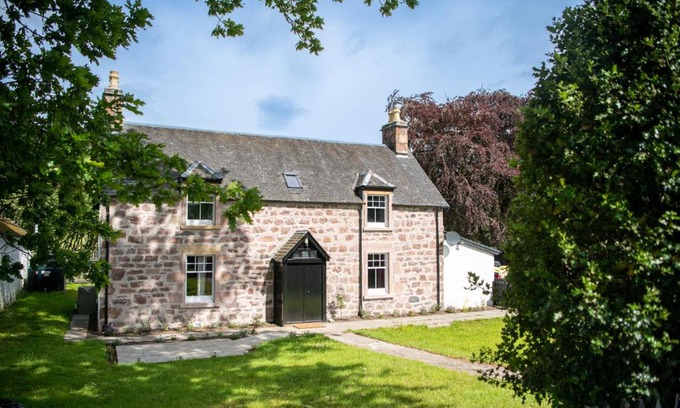 Scaniport House | Lock Keepers Cottage, Loch Ness Cottage Collection