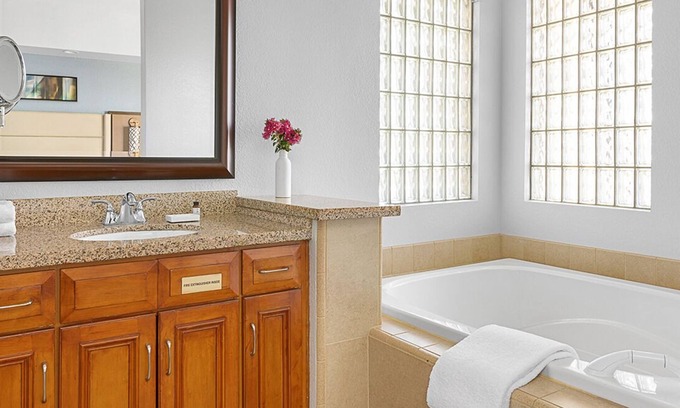 Palm Desert Hotel | Lockout room in Marriott's top resort with all amenities in stunning Palm Desert
