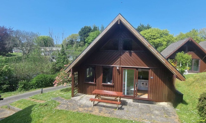 St Teath Cabin | Lodge 2 Lanteglos 3 Bedroom sleeps 6,