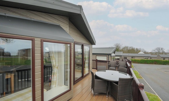 Brixham Cottage | LODGE 69 AT RIVIERA BAY COASTAL RETREAT, family friendly in Brixham