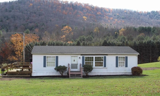 Gaines House | Lodge in the Pines near Wellsboro, Pa. Along Pine Creek. Hot Tubn