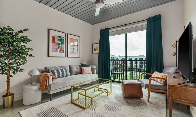 Midtown Apartment | Lodgeur | Trendy 1BR loft w/office | Midtown