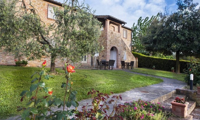 Montaione Apartment | Lodging in central Tuscany,pool,children pool,Aircon,ideal for families, sleep 5