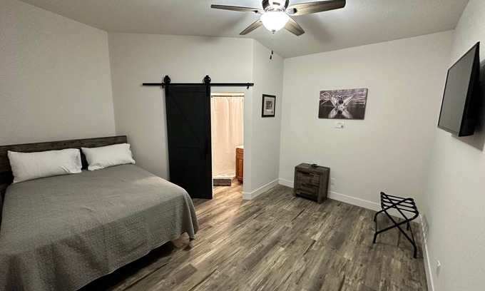 Mound City Apartment | Loess Hills Lodge - Room 7