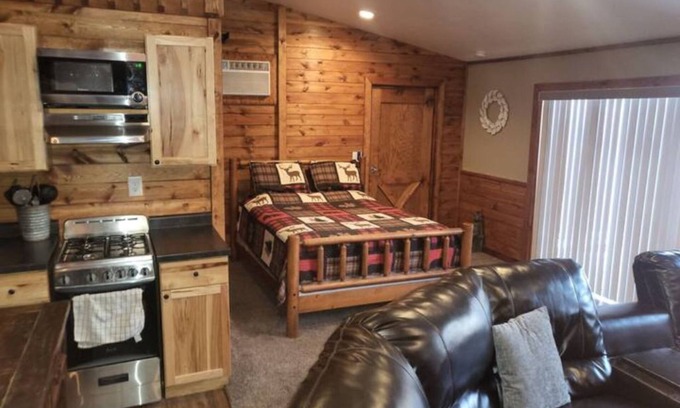 Mason City Cabin | Loft Cabin on the River