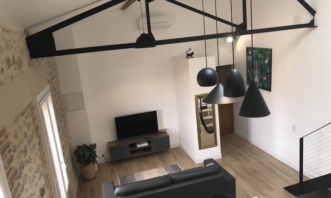 Saint-Genis Apartment | Loft amidst the vines