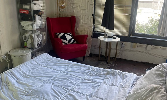 Norma Triangle Apartment | LOFT IN THE HEART OF DTLA! Minutes away from all of the Los Angeles jewels