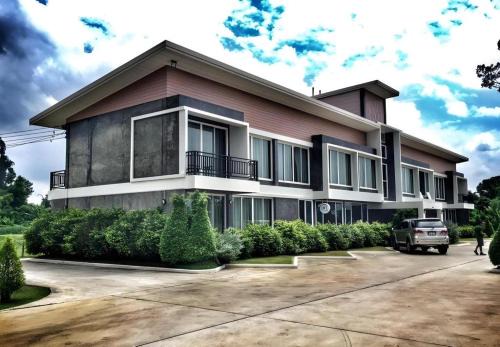 Nakhon Nayok Resort | Loft Village