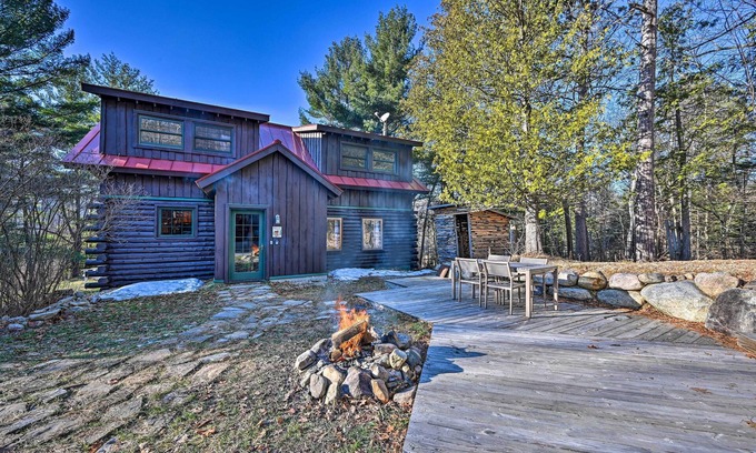 Wilmington Cabin | Log Cabin in Wilmington w/New Hot Tub By Skiing!
