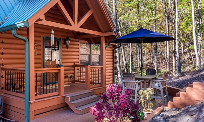 Dahlonega Cabin | Log Cabin, Lake, Hot Tub, Near Wineries & Hiking