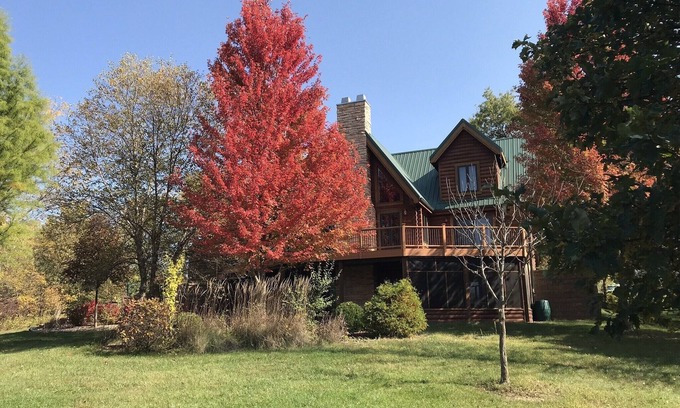 Pilot Grove House | Log cabin staycation for families! Beautiful country setting.