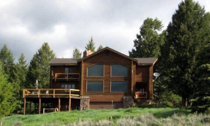 Moran House | Log Home with View of the Buffalo Valley, and All Season Activity Opportunities.