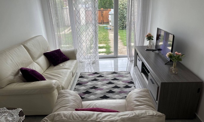 Buchelay Apartment | Logement Entier : T2 Avec Jardin, Parking Privé