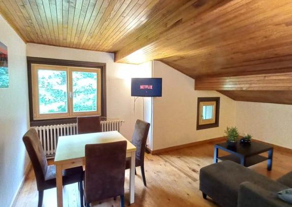 Les Houches Apartment | Logement mansardé dans maison avec jardin en bord de piste, vue montagne